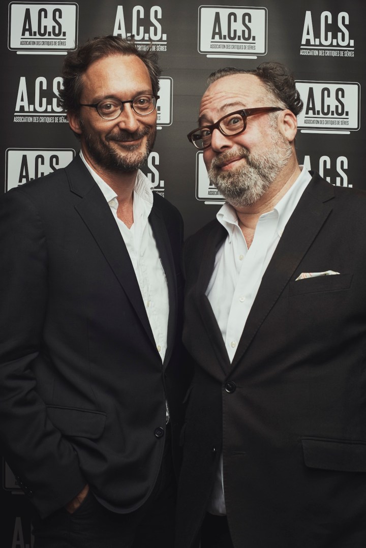 Fabrice de la Patellière, directeur de la fiction de Canal + avec Alex Berger, qui a reçu le prix de meilleur producteur pour la saison 2 du Bureau des Légendes. Photo Julien Lienard / Contour by Getty